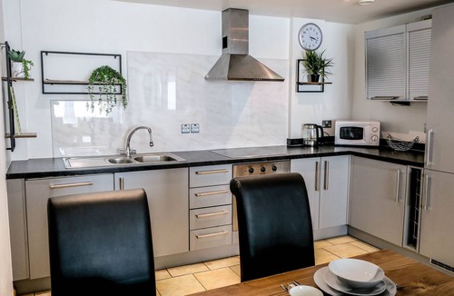 Hope Street Apartment | 2 Bedroom 2 Bathroom Central Apartment