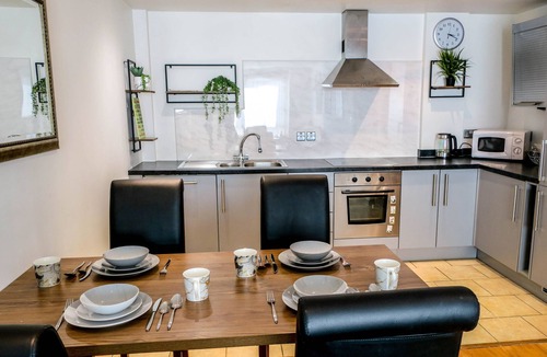 Hope Street Apartment | 2 Bedroom 2 Bathroom Central Apartment