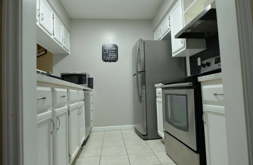 Westchase House | 2 Bedroom 2-bathroom townhome & yard