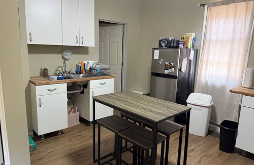 Peoria House | 2 Bedroom 2 Bathroom - walk or shuttle to OSF