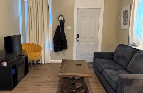 Peoria House | 2 Bedroom 2 Bathroom - walk or shuttle to OSF