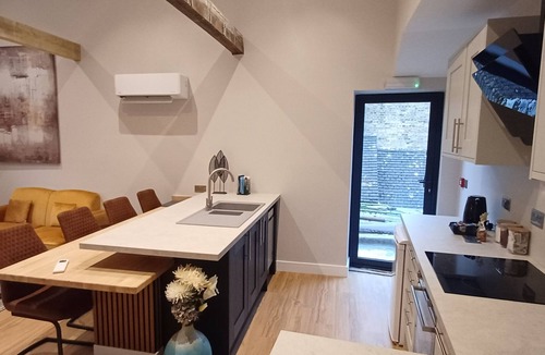 Ely Apartment | 2 Bedroom 2 ensuites, lounge and Kitchen