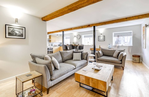 Ely Apartment | 2 Bedroom 2 ensuites, lounge and Kitchen