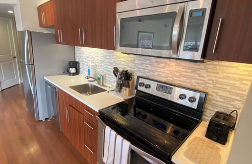 Rosslyn Apartment | 2 Bedroom/2 Full Baths in Rosslyn a Prime Location in Arlington - Close to DC!