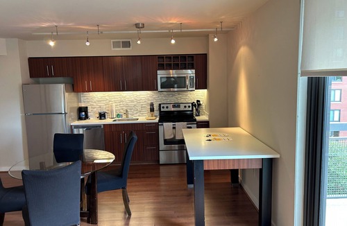 Rosslyn Apartment | 2 Bedroom/2 Full Baths in Rosslyn a Prime Location in Arlington - Close to DC!