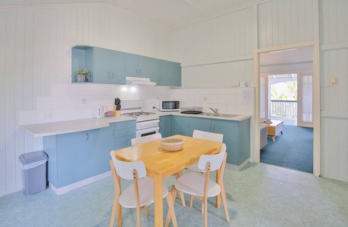 Bundaberg West Apartment | 2 Bedroom 2 King Beds or split all into Singles