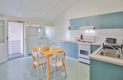 Bundaberg West Apartment | 2 Bedroom 2 King Beds or split all into Singles
