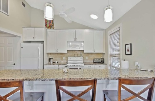 St. Simons Island Condo | 2 bedroom 2 bath condo with deck overlooking lagoon.