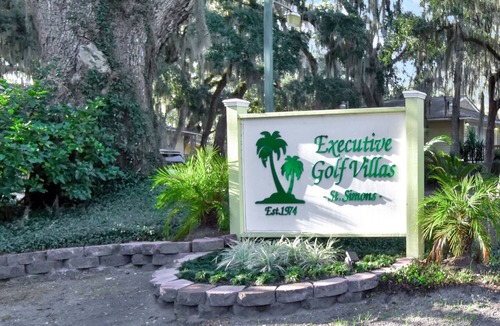 St. Simons Island Condo | 2 bedroom 2 bath condo with deck overlooking lagoon.