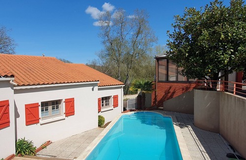 Le Givre House | 2-bedroom 3* gîte with heated pool! 15 min from the sea