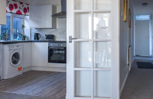 Lee-on-the-Solent Cottage | 2 bedroom accommodation in Lee-On-The-Solent