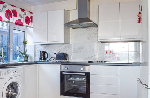 Lee-on-the-Solent Cottage | 2 bedroom accommodation in Lee-On-The-Solent