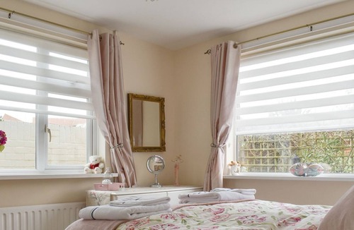 Lee-on-the-Solent Cottage | 2 bedroom accommodation in Lee-On-The-Solent