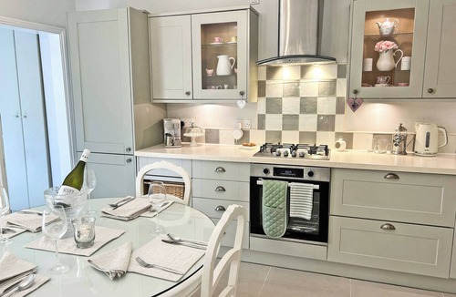 Frinton-on-Sea Cottage | 2 bedroom accommodation in Frinton-on-Sea