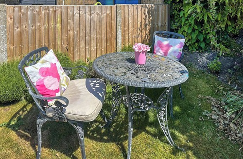 Frinton-on-Sea Cottage | 2 bedroom accommodation in Frinton-on-Sea