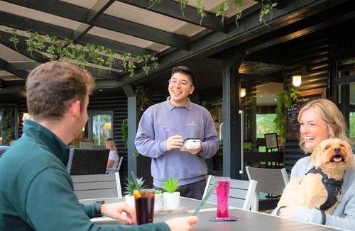 Overton-on-dee House | 2 bedroom accommodation in Eyton, Wrexham