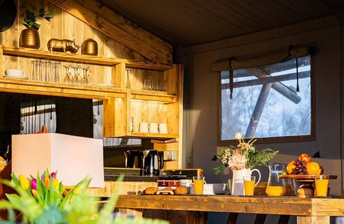 Overton-on-dee RV Rental | 2 bedroom accommodation in Eyton, Wrexham