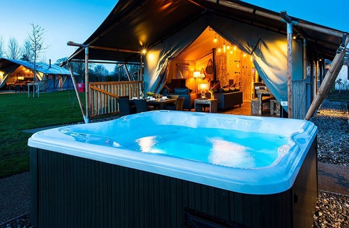 Overton-on-dee RV Rental | 2 bedroom accommodation in Eyton, Wrexham