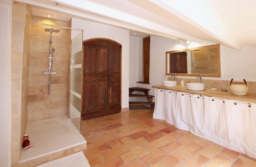 Saint-Restitut House | 2 bedroom accommodation in Saint Restitut