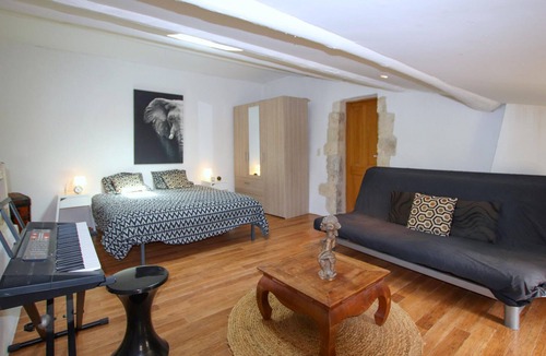 Saint-Restitut House | 2 bedroom accommodation in Saint Restitut