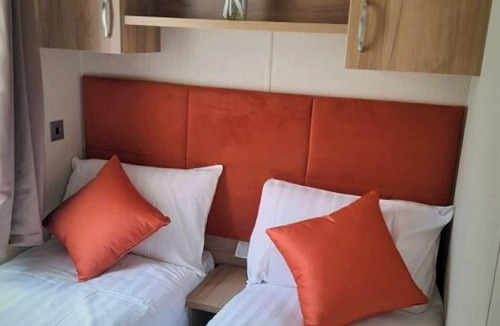 Great Houghton Cabin | 2 bedroom accommodation in Great Billing