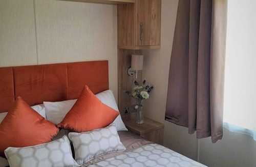 Great Houghton Cabin | 2 bedroom accommodation in Great Billing