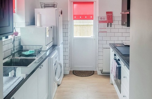 Bognor Regis Cottage | 2 bedroom accommodation in North Bersted, near Bognor Regis