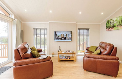 Holton Heath Ski Chalet | 2 bedroom accommodation in Holton Heath