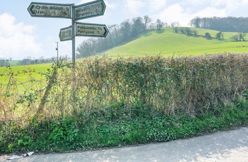 Llanvair Kilgeddin Cottage | 2 bedroom accommodation in Nant Y Derry