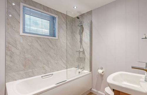 Woolverstone Cabin | 2 bedroom accommodation in Woolverstone, Ipswich