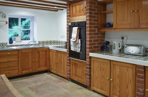 Crowborough Cottage | 2 bedroom accommodation in Crowborough