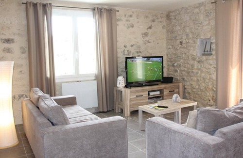 Saint-Restitut House | 2 bedroom accommodation in St Restitut