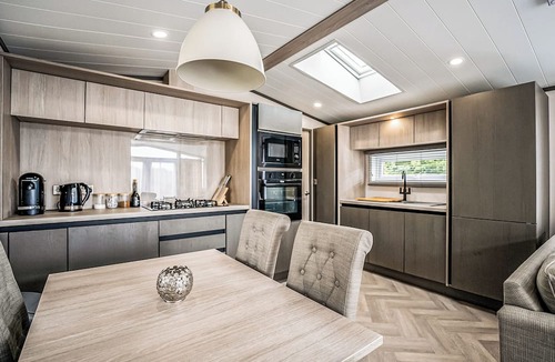 Bridgnorth Ski Chalet | 2 bedroom accommodation in Bridgnorth