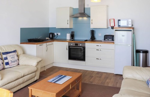 Dinas Dinlle Apartment | 2 bedroom accommodation in Caernarfon