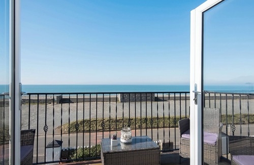 Dinas Dinlle Apartment | 2 bedroom accommodation in Caernarfon