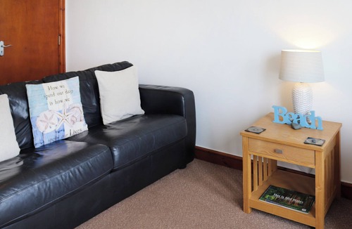 Dinas Dinlle Apartment | 2 bedroom accommodation in Caernarfon