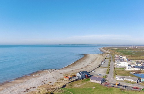 Dinas Dinlle Apartment | 2 bedroom accommodation in Caernarfon