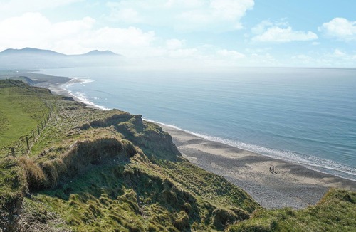 Dinas Dinlle Apartment | 2 bedroom accommodation in Caernarfon