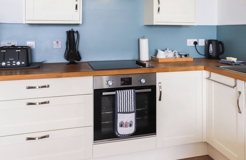 Dinas Dinlle Apartment | 2 bedroom accommodation in Caernarfon