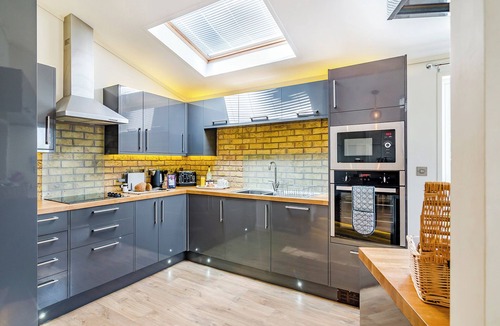 Cannington Ski Chalet | 2 bedroom accommodation in Cannington