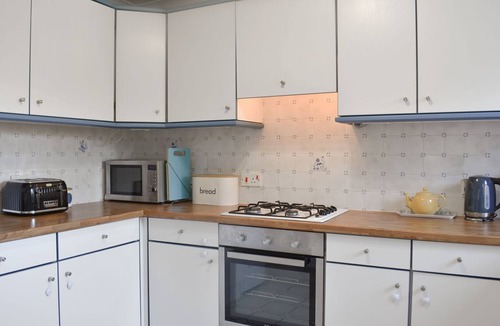 West Ashling Cottage | 2 bedroom accommodation in Hambrook, near Chichester