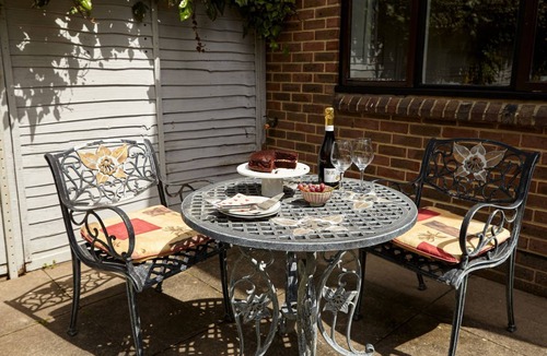 West Ashling Cottage | 2 bedroom accommodation in Hambrook, near Chichester