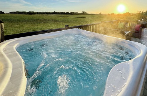 Raywell Ski Chalet | 2 bedroom accommodation in Raywell, Beverley