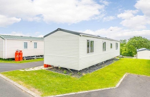 Kilwinning House | 2 bedroom accommodation in Kilwinning,