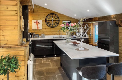 Cowbridge Cottage | 2 bedroom accommodation in Llwynhelig