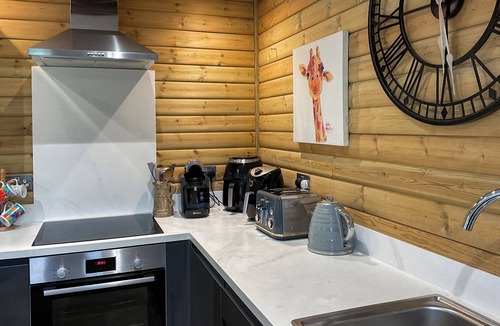 Cowbridge Cottage | 2 bedroom accommodation in Llwynhelig