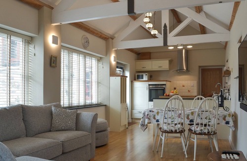 Fivelanes Cottage | 2 bedroom accommodation in North Hill