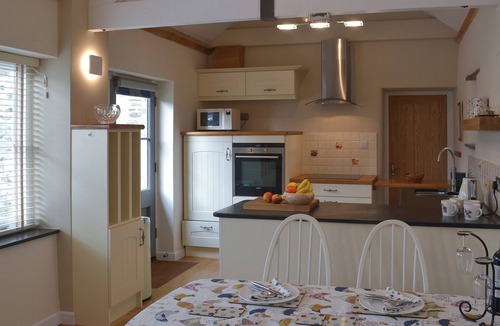 Fivelanes Cottage | 2 bedroom accommodation in North Hill