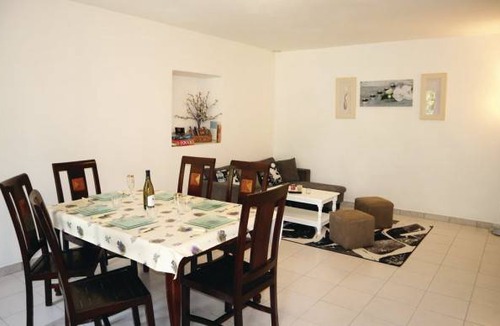 Sablet House | 2 bedroom accommodation in Sablet