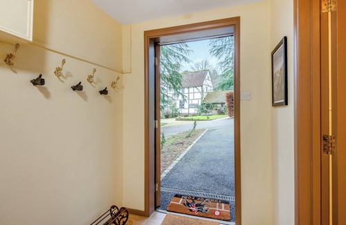 Coleman's Hatch Apartment | 2 bedroom accommodation in Hartfield